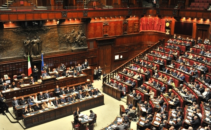 Discursul susţinut de prim-ministrul Silvio Berlusconi(C) în faţa Senatului şi a Camerei Deputaţilor, 21 iunie 2011, Roma. (ALBERTO PIZZOLI / AFP / Getty Images)