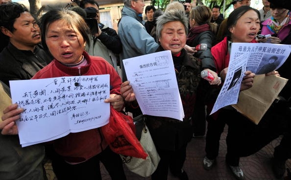 Petitionari chinezi care isi cer drepturile