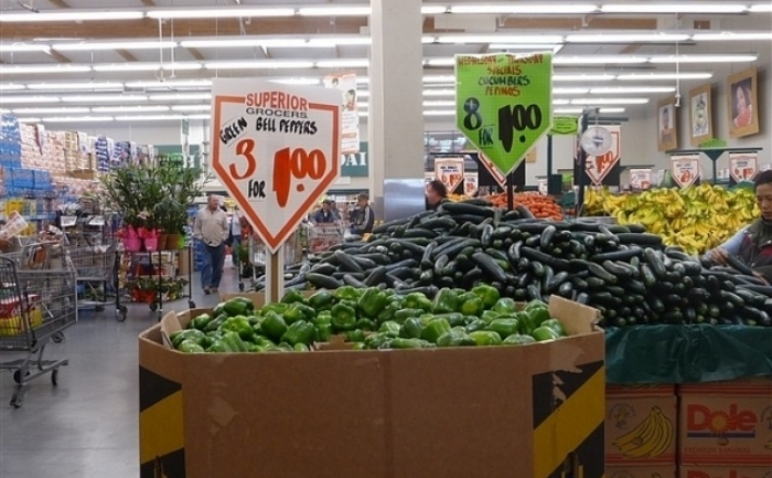 Fotografii care arată preţurile la legume într-un magazin alimentar american (Photo from a Chinese website)