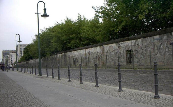 Rămăşiţă a Zidului Berlinului lângă Potsdamer Platz