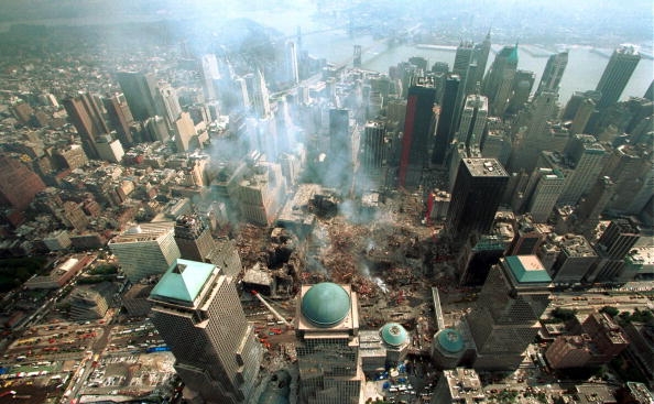 Ziua de 11 septembrie 2001, cea mai neagră din istoria recentă a Statelor Unite (Courtesy of U.S. Customs/Getty Images)