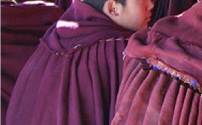 Doi calugari tineri, Lobsang Kalsang si Lobsang Konchok, cu varste intre 18-19, din Manastirea Kirti judetul Ngaba, Tibetul de est, si-au dat foc pe 26 septembrie in semn de protest fata de situatia drepturilor omului din Tibet