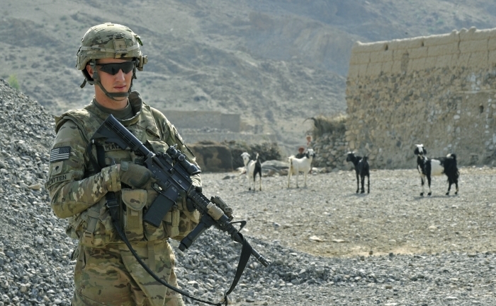 Soldat american din ISAF lângă Turkham Nangarhar, la graniţa dintre Afganistan şi Pakistan.