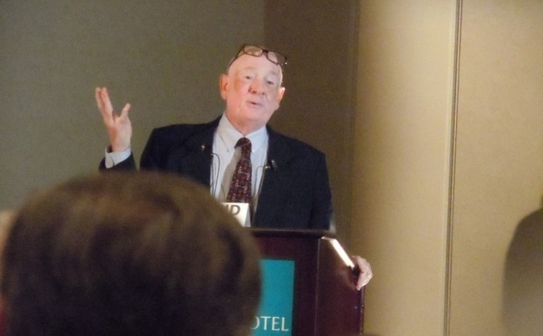 Raymond Moody a notat experienta de dupa moarte a unui preot si a unei calugarite care au declarat lucruri asemanatoare (Stephanie Lam / The Epoch Times)