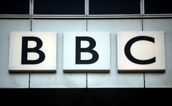 BBC va reduce 2.000 de posturi şi va obliga vedetele să muncească mai mult
