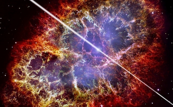 Concepţie artistica a pulsarului din centrul Nebuloasei Crabului, cu o fotografie a nebuloasei pe fundal, luata cu Telescopul Spaţial Hubble (David A. Aguilar)