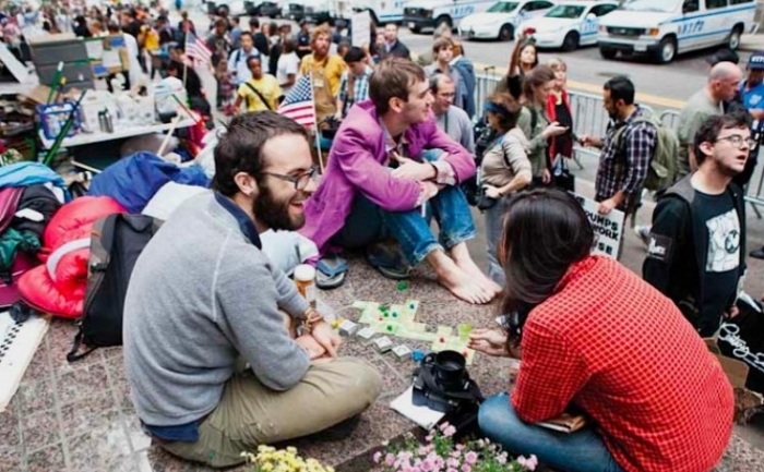 Protestatarii miscarii "Ocupati Wall Street" in Zuccotti Park in New York. Parcul a fost ocupat din 17 septembrie