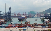 Transporturile maritime din portul Hong Kong-ului (foto) sunt investigate pentru legaturi cu Iranul. (DANIEL SORABJI / AFP / Getty Images)