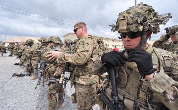 Militari americani în baza de la Manas. (VYACHESLAV OSELEDKO/AFP/Getty Images)