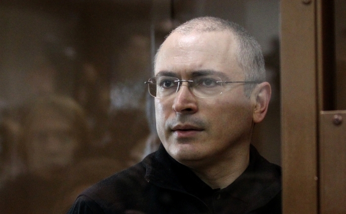 Fostul oligarh rus Mihail Hodorkovski în spatele peretelui de sticlă într-un tribunal din Moscova, 15 mai 2011
