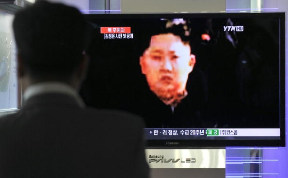 Imagine prezentată de televiziunea nord coreeană, îl înfăţişează pe liderul comunist, Kim Jong Un, în Phenian. (JUNG YEON-JE/AFP/Getty Images)