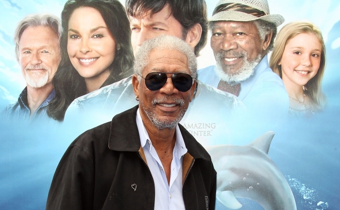 Actorul Morgan Freeman participă la premiera filmului Dolphin Tale la Teatrul Village din Westwood, California, 17 septembrie 2011.