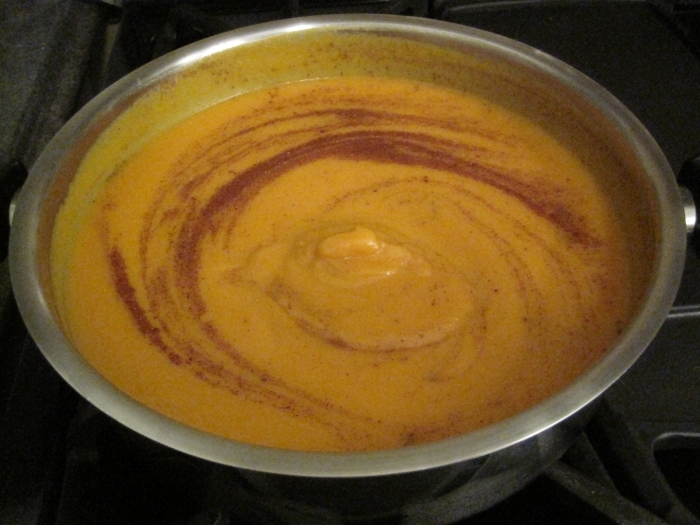 Supa se toarnă înapoi în oală şi se asezonează