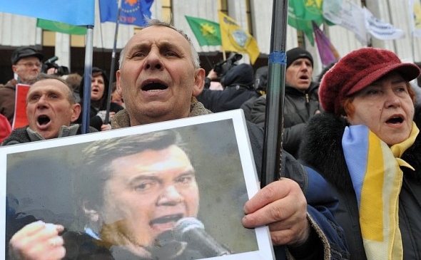 Miting împotriva preşedintelui ucraineean Viktor Ianukovici în Kiev, 25 martie 2011. Micii întreprinzători din Ucraina susţin că sub regimul lui Ianukovici corupţia a devenit pandemică (Sergei Subinsky / AFP / Getty Images)