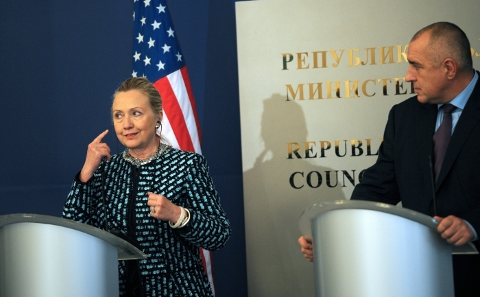Secretarul de stat american Hillary Clinton(ST) şi premierul bulgar Boiko Borisov(DR) susţin o conferinţă de presă la Sofia, 5 febr 2012. (DIMITAR DILKOFF / AFP / Getty Images)