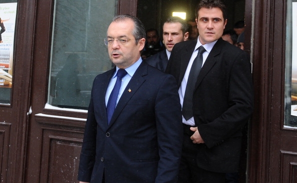 Premierul român Emil Boc, a anunţat luni, 6 februarie, demisia guvernului său de centru-dreapta alcătuit în 2009.