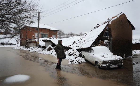 Un baraj a cedat luni lângă localitatea Biser, Bulgaria, făcând mai multe victime. (NIKOLAY DOYCHINOV/AFP/Getty Images)