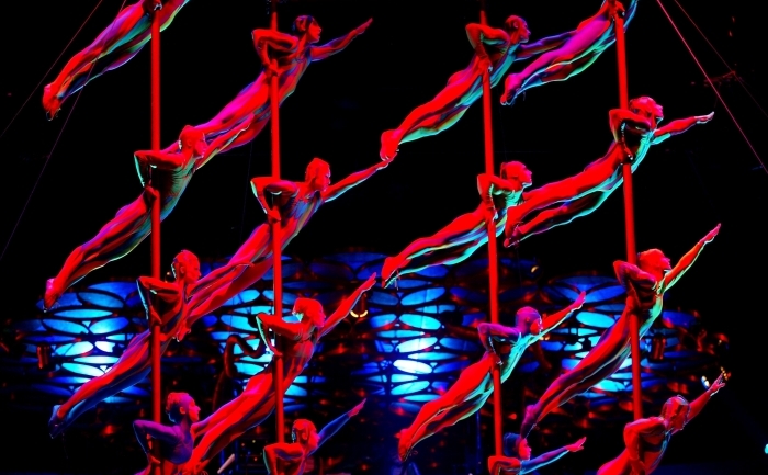 Moment din spectacolul „Saltimbanco” al Cirque du Soleil.