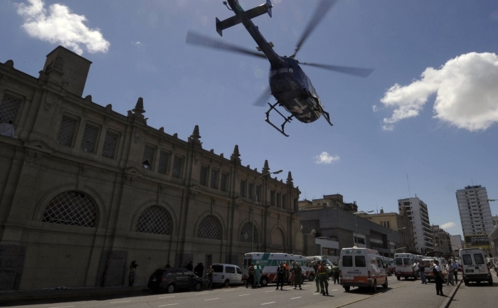 Un elicopter transporta persoanele rănite către un centru medical din Buenos Aires, 22 februarie 2012. (JUAN MABROMATA / AFP / Getty Images)