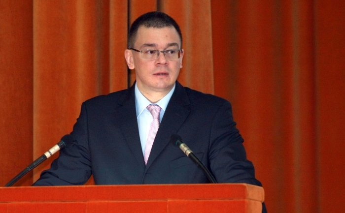 Primul-ministru Mihai-Răzvan Ungureanu.
