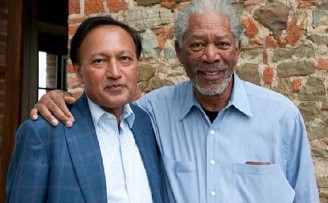 Dr. Mosaraf Ali împreună cu Morgan Freeman (Courtesy for Dr. Ali)