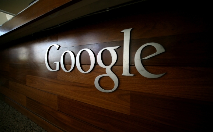 Logo-ul companiei Google la sediul central, Mountain View, California