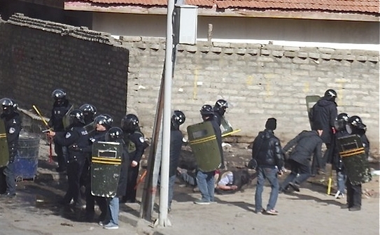 Fotografii rare din Tibet prezintă reacţia violentă a poliţiei chineze la protestul din oraşul Serta, provincia Sichuan, 24 ianuarie, 2012. (Students for a Free Tibet)