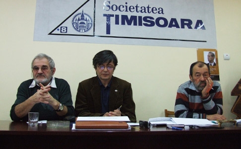 Viorel Marineasa - eseist,  Florian Mihalcea -preşedinte al Societăţii Timişoara şi Oscar Berger - directorul ziarului Timişoara (de la stânga la dreapta), în timpul conferinţei de presă din 1 martie 2012 pe tema adoptării Legii lustraţiei.