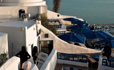 Un restaurant cu vedere la ocean, în Sidi Bou Said, un oraş aflat la aproximativ 20 de kilometri de Tunis. (Valerian Mazataud / The Epoch Times)