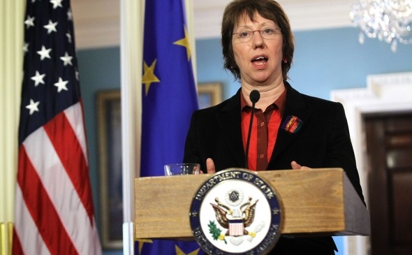 Înaltul Reprezentant al UE, Catherine Ashton, vorbeşte în timpul unei conferinţe de presă de la Departamentul de Stat din Washington, DC., pe 17 februarie.