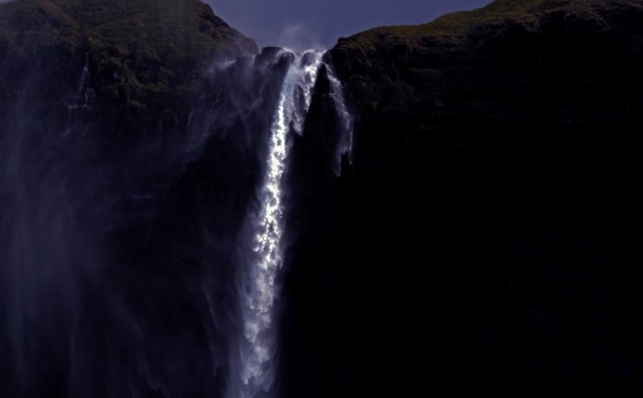 Islanda este plină de cascade frumoase