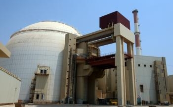 Centrala nucleară de la Bushehr din sudul Iranului. Fabrica a fost infectată de virusul de calculator Stuxnet, prima armă cibernetică, care a infectat adresele IP ale sistemelor de calcul la mai mult de 30.000 calculatoare în interiorul centralei.