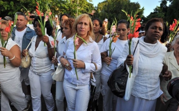 Grupul "Doamnele în alb" - format din soţii şi mame ale dizidenţilor cubanezi. "Doamnele în alb" se opun cu tărie politicilor abuzive ale regimului comunist cubanez; Havana, 12 noiembrie 2011