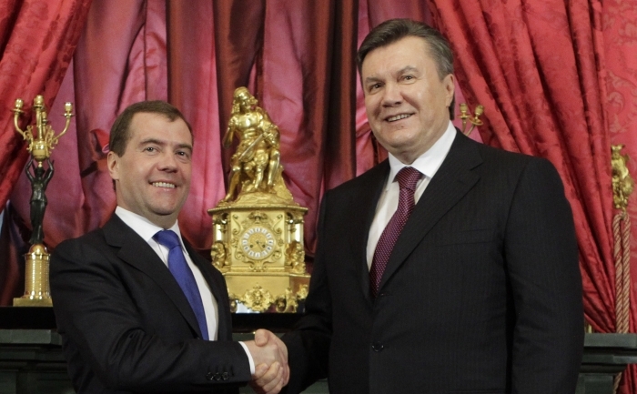 Preşedintele ucrainean Viktor Ianukovici(DR) s-a întâlnit cu Dmitri Medvedev(ST) în cursul unei vizite la Moscova, 19 martie 2012.