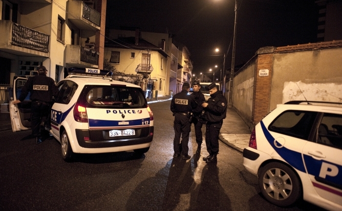 Arhivă. Acţiune a poliţiei franceze în vederea arestării autorului unor atacuri armate, martie 2012. (PASCAL PAVANI / AFP / Getty Images)