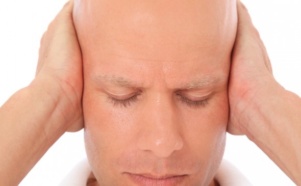 Aproximativ şapte milioane de oameni din Marea Britanie au avut tinnitus, care se manifestă ca sunete sau zumzete în urechi (photos.com)