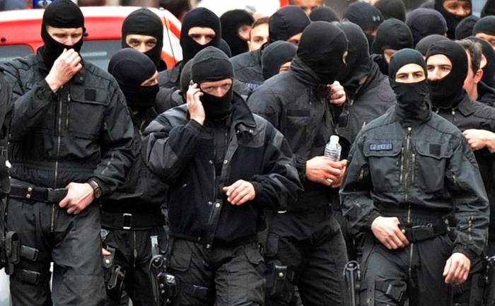 RAID, forţele de poliţie de elită franceze (PASCAL PAVANI / AFP / Getty Images)