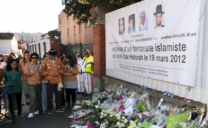 Omagiu adus victimilor de la Toulouse, 25 martie 2012. (ERIC CABANIS / AFP / Getty Images)