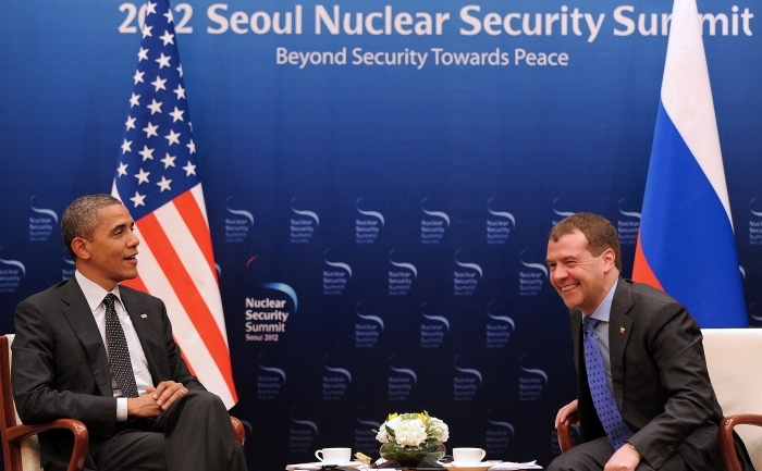 Preşedintele rus Dmitri Medvedev şi omologul său american Barack Obama.