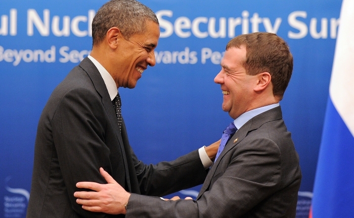 Preşedintele rus Dmitri Medvdev şi omologul său american Barack Obama la summitul securităţii nucleare de la Seul.
