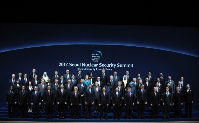 Liderii reuniţi la summitul privind securitatea atomică, de la Seul. (presidency.ro)