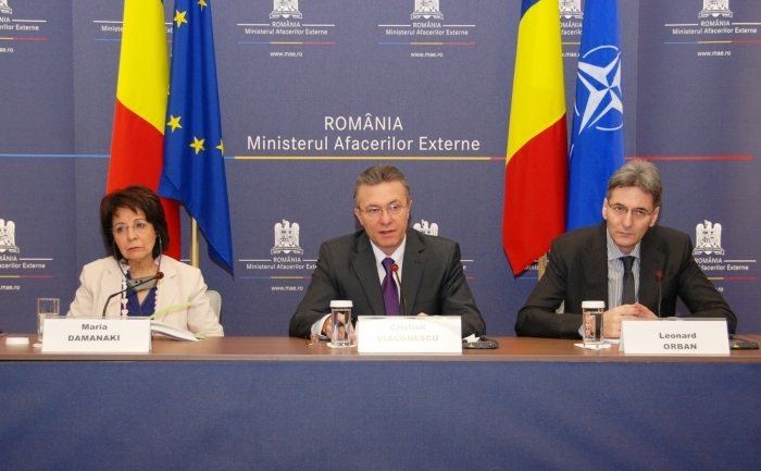 Ministrul de externe, Cristian Diaconescu (C) vorbeşte în cadrul conferinţei „Politici europene la Marea Neagră: Consolidarea cooperării regionale”, organizată de MAE la Bucureşti, 29 martie 2012. (www.mae.ro)