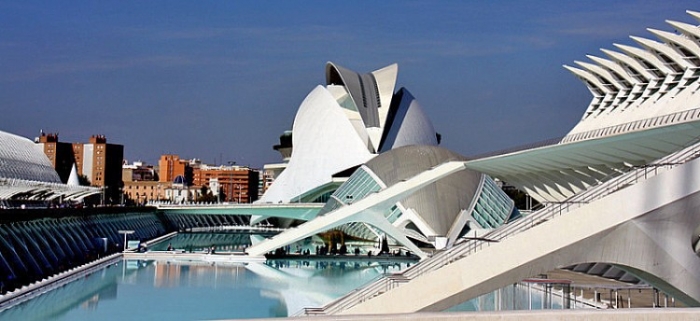 Oraşul de Arte şi Ştiinţe arată modele futuriste ale renumitului arhitect valencian Santiago Calatrava. (Judy Bayliff)