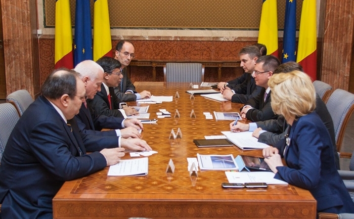 Premierul Mihai-Răzvan Ungureanu s-a întâlnit  cu o delegaţie a grupului Arcelor Mittal, 29 martie 2012. (www.gov.ro)