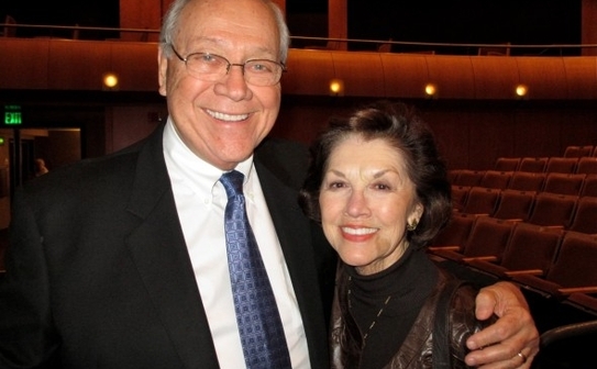 Fred Hodges şi soţia sa, Charlotte Hodges, participa la spectacolul companiei Shen Yun Performing Arts la Cannon Center for the Performing Arts, pe 6 martie. (Yang Chen / The Epoch Times)