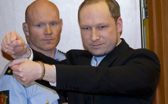 Anders Behring Breivik într-un tribunal din Oslo, 6 februarie 2012 (Daniel Sannum Lauten  / AFP / Getty Images)