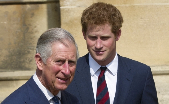 Prinţul Charles de Wales(ST) şi fiul său Prinţul Harry(DR), Windsor, 30 martie 2012.
