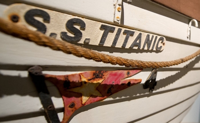 Barca de salvare nr.4 de pe S.S. Titanic, expusă la muzeul National Geographic din Washington, DC în cadrul expoziţiei „Titanic: 100 de ani de obsesie”, inaugurată pe 29 martie 2012.