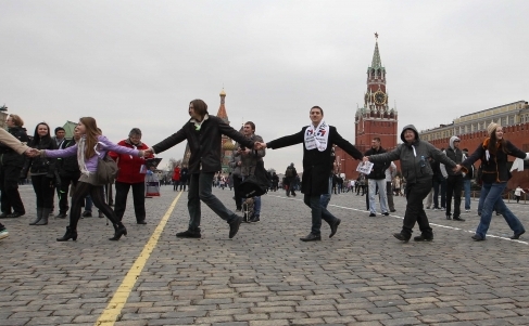 Activişti din opoziţia Rusiei demonstrând în Piaţa Roşie, 8 aprilie 2012