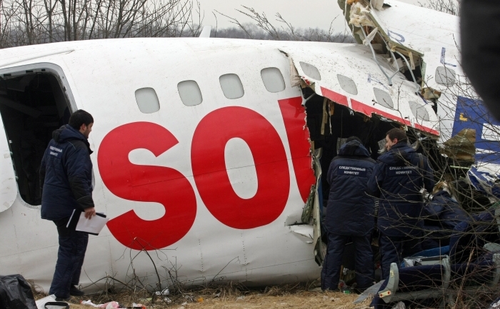 Avion Tupolev Tu-154 al Dagestan Airlines care a suferit un accident pe pista aeroportului Domodedovo din Moscova pe 5 dec 2010. (ANDREY SMIRNOV / AFP / Getty Images)